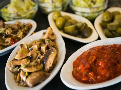 Hummus med toppings
